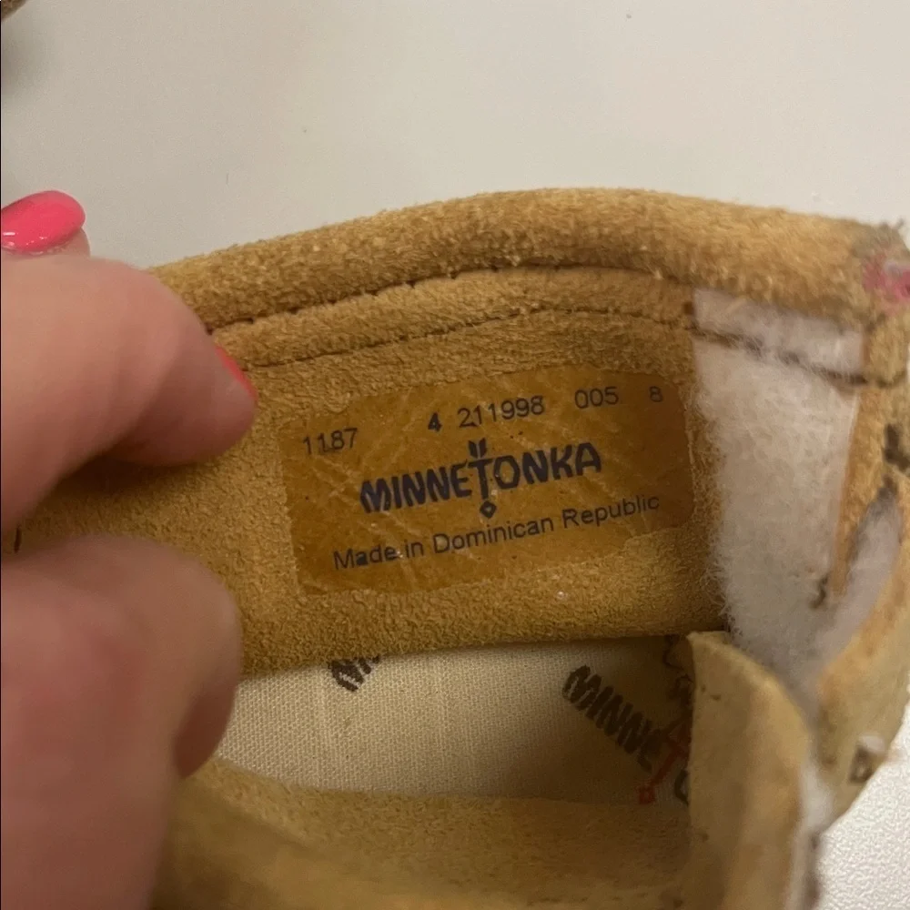 Minnetonka Tan Baby leather Moccasins with Fringe preowned size 4 unisex item